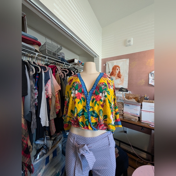 Freemarket By Flying Tomato Floral V-Neck Yellow Ceoo Too Size Large - Picture 2 of 11